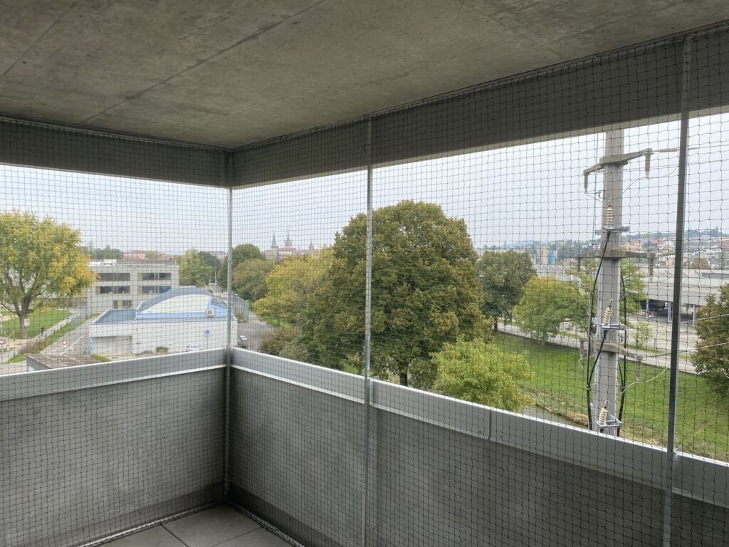 Balcony without drilling: aluminium + stainless steel structure