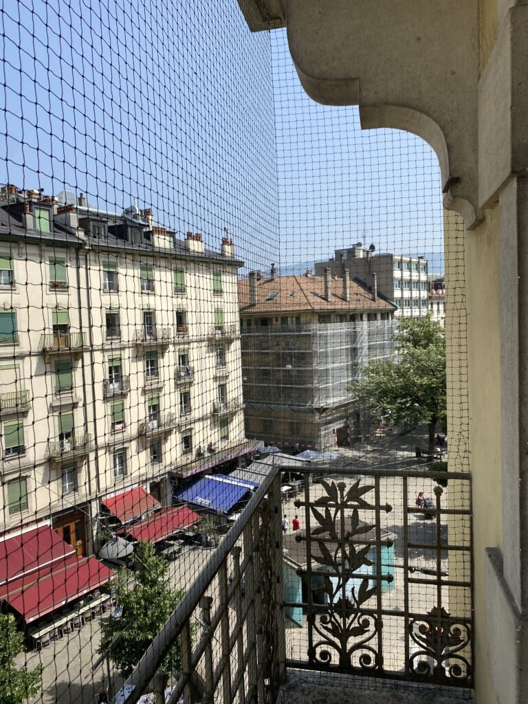 Filet de Protection pour Chat sur un balcon: 3 cotés, du sol au plafond