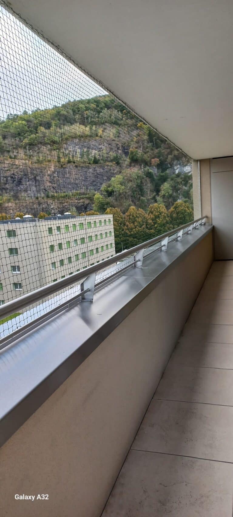 Filet de protection pour chat balcon moderne 01