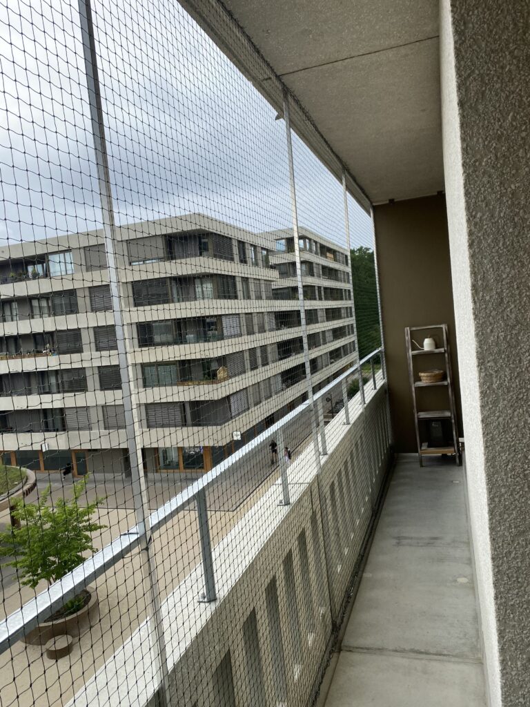 Installation without drilling holes