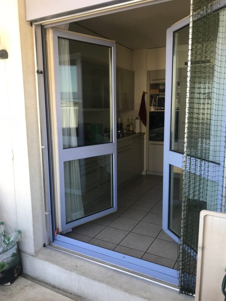 Protection Chat Porte Fenetre Filet Coulissant ouvert