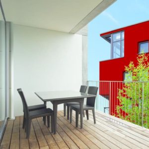 Balcon partiellement couvert