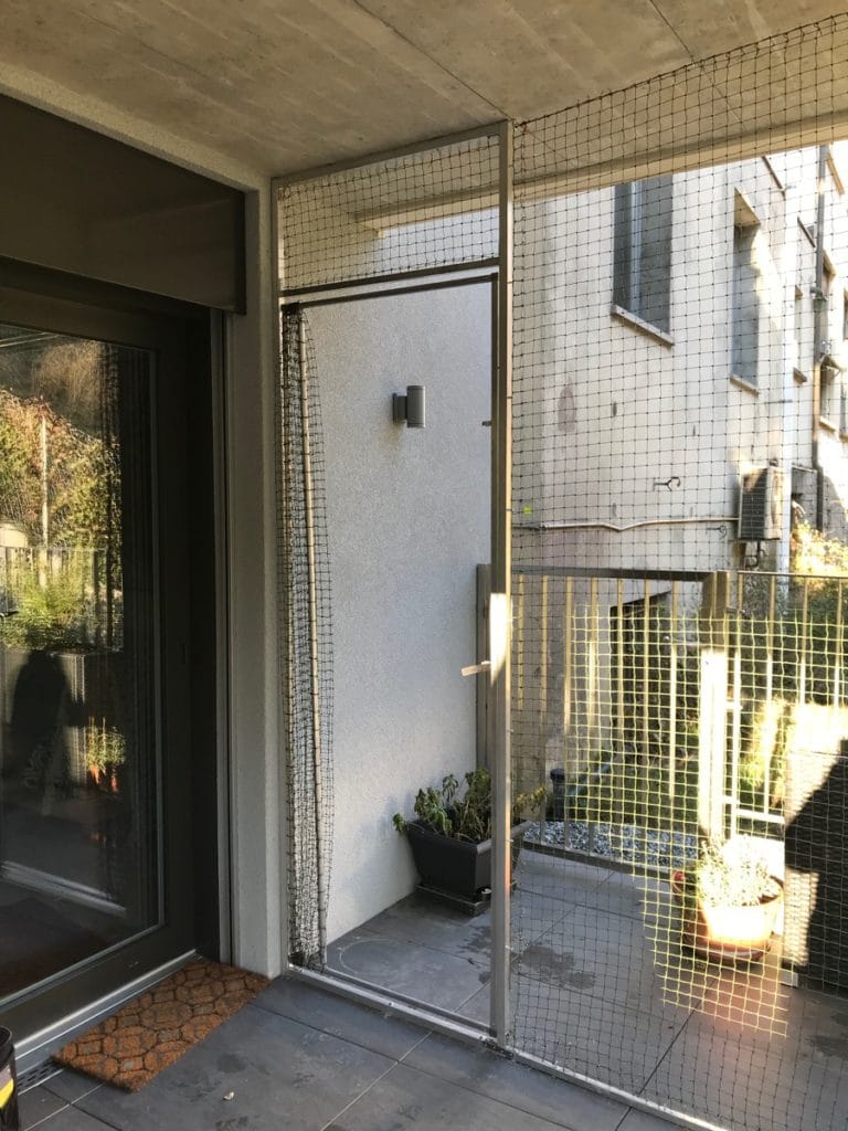 cadre pour porte avec filet de securite pour chat